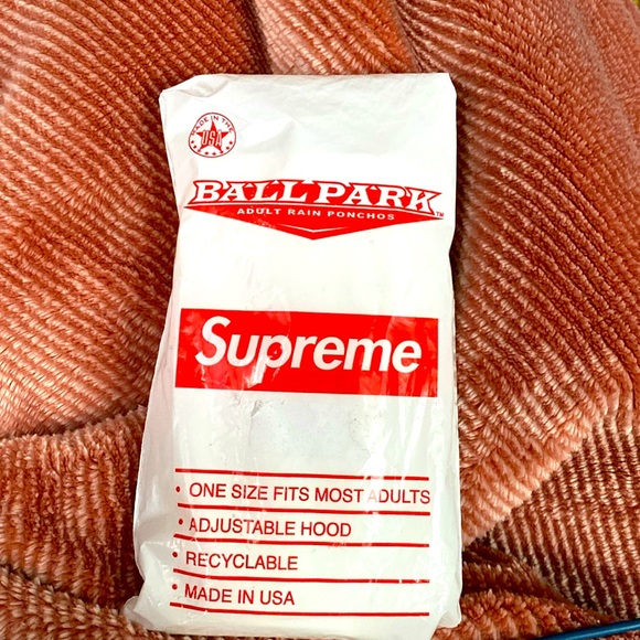 NWT~ SUPREME Ballpark Rain PONCHO (One Size Fits All) White w Hood (USA Made) - Picture 2 of 3